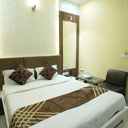 Hotel Rajkamal Near Varanasi Railway Station المظهر الخارجي الصورة