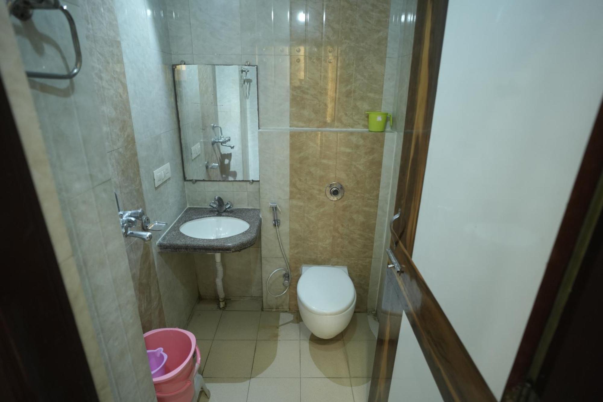 Hotel Rajkamal Near Varanasi Railway Station المظهر الخارجي الصورة