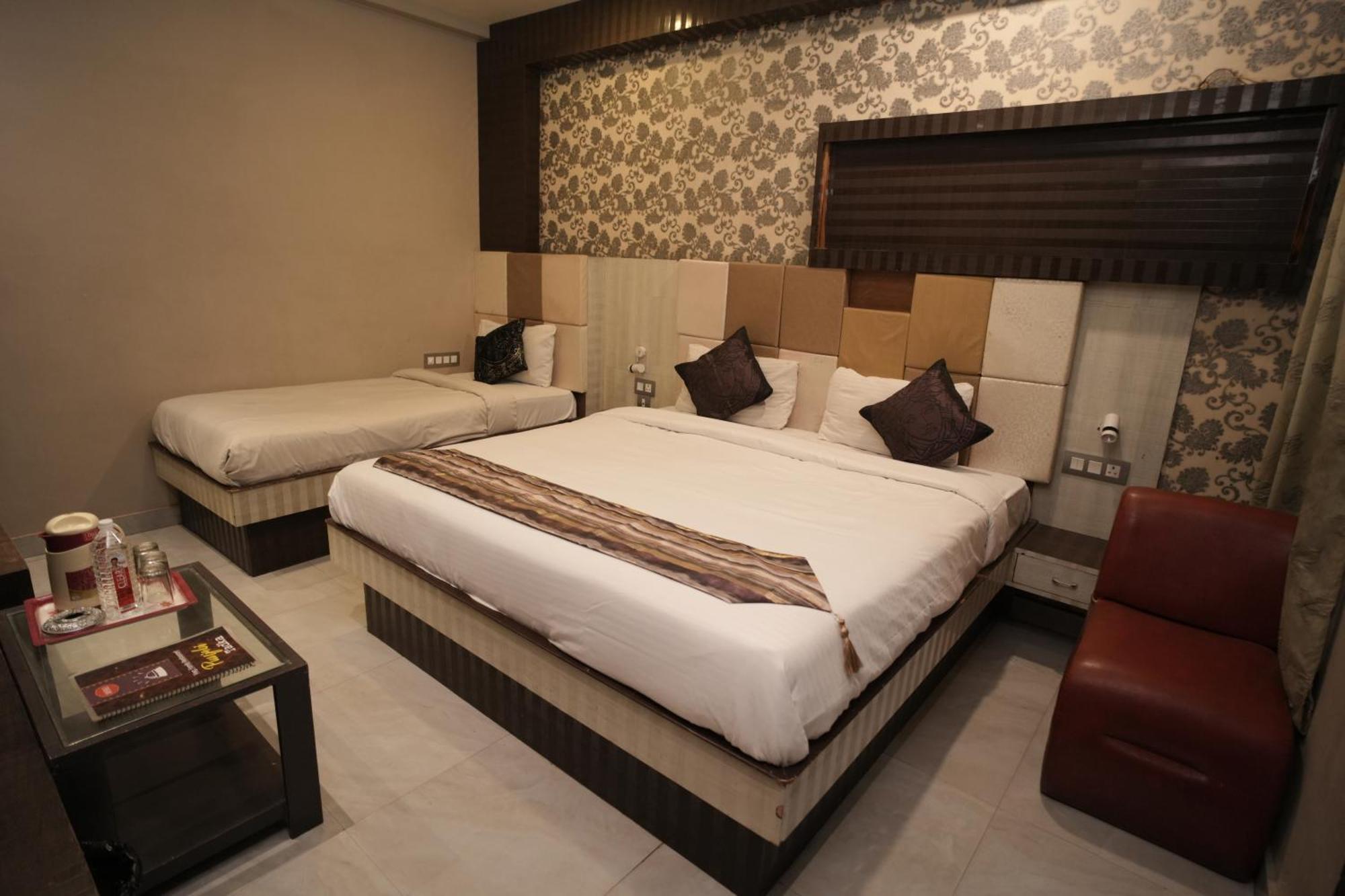 Hotel Rajkamal Near Varanasi Railway Station المظهر الخارجي الصورة