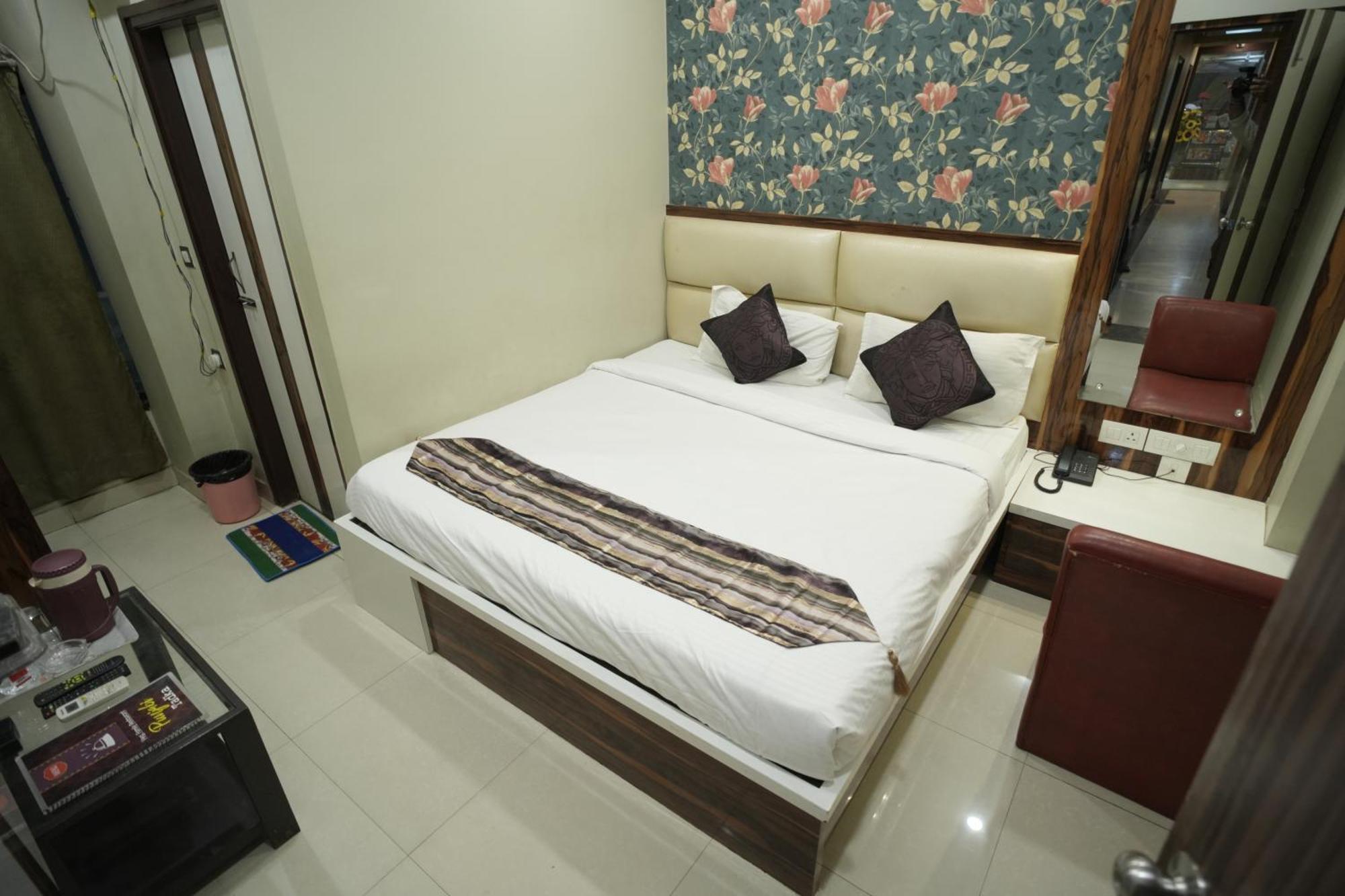Hotel Rajkamal Near Varanasi Railway Station المظهر الخارجي الصورة