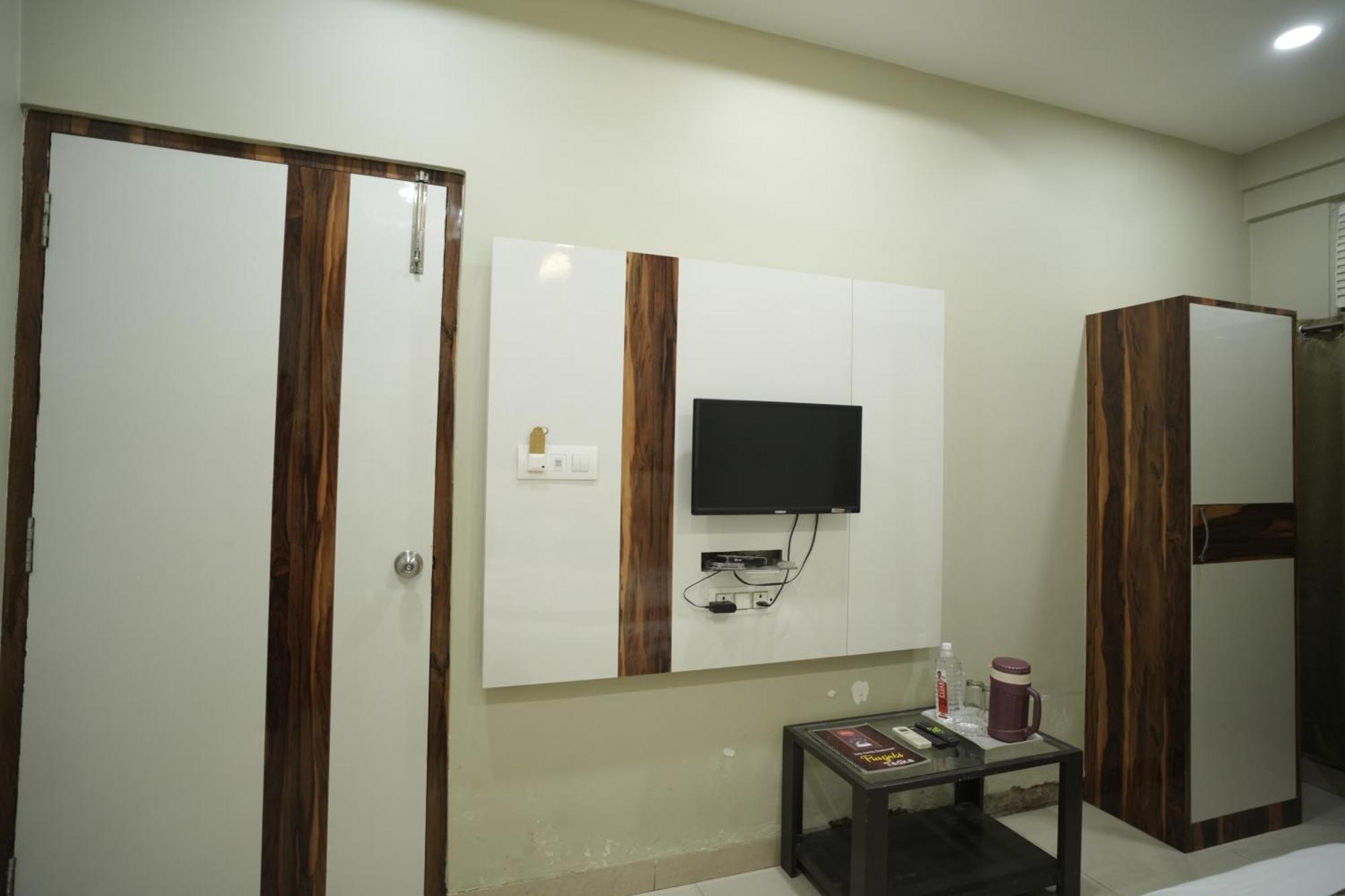 Hotel Rajkamal Near Varanasi Railway Station المظهر الخارجي الصورة