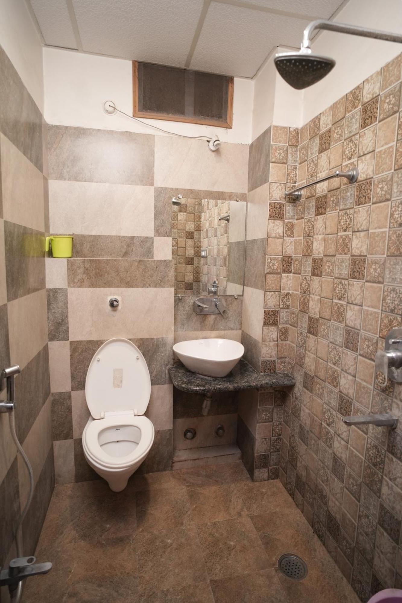 Hotel Rajkamal Near Varanasi Railway Station المظهر الخارجي الصورة