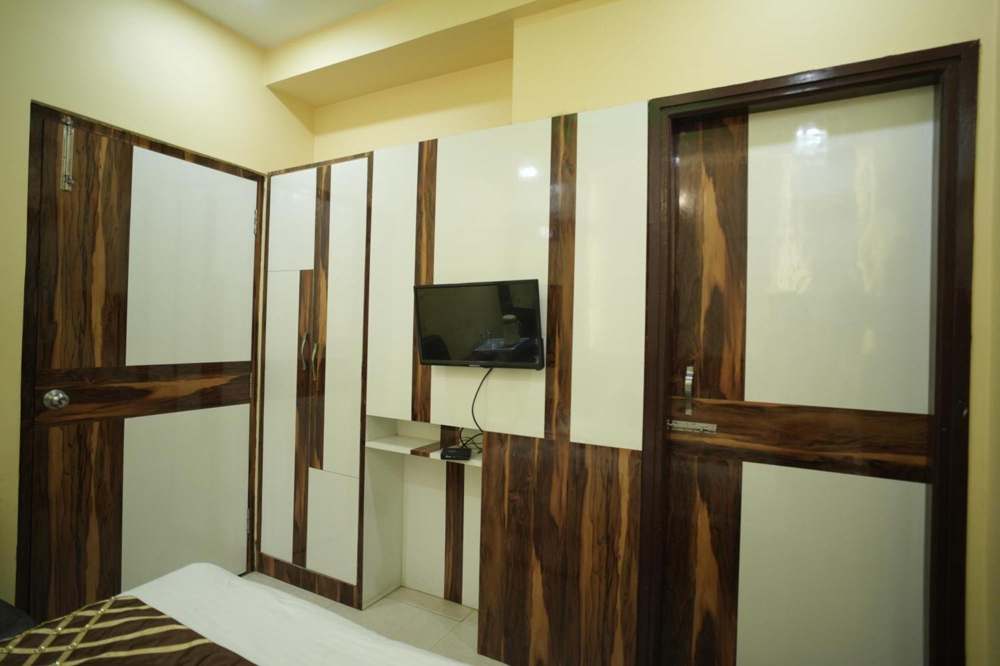 Hotel Rajkamal Near Varanasi Railway Station المظهر الخارجي الصورة