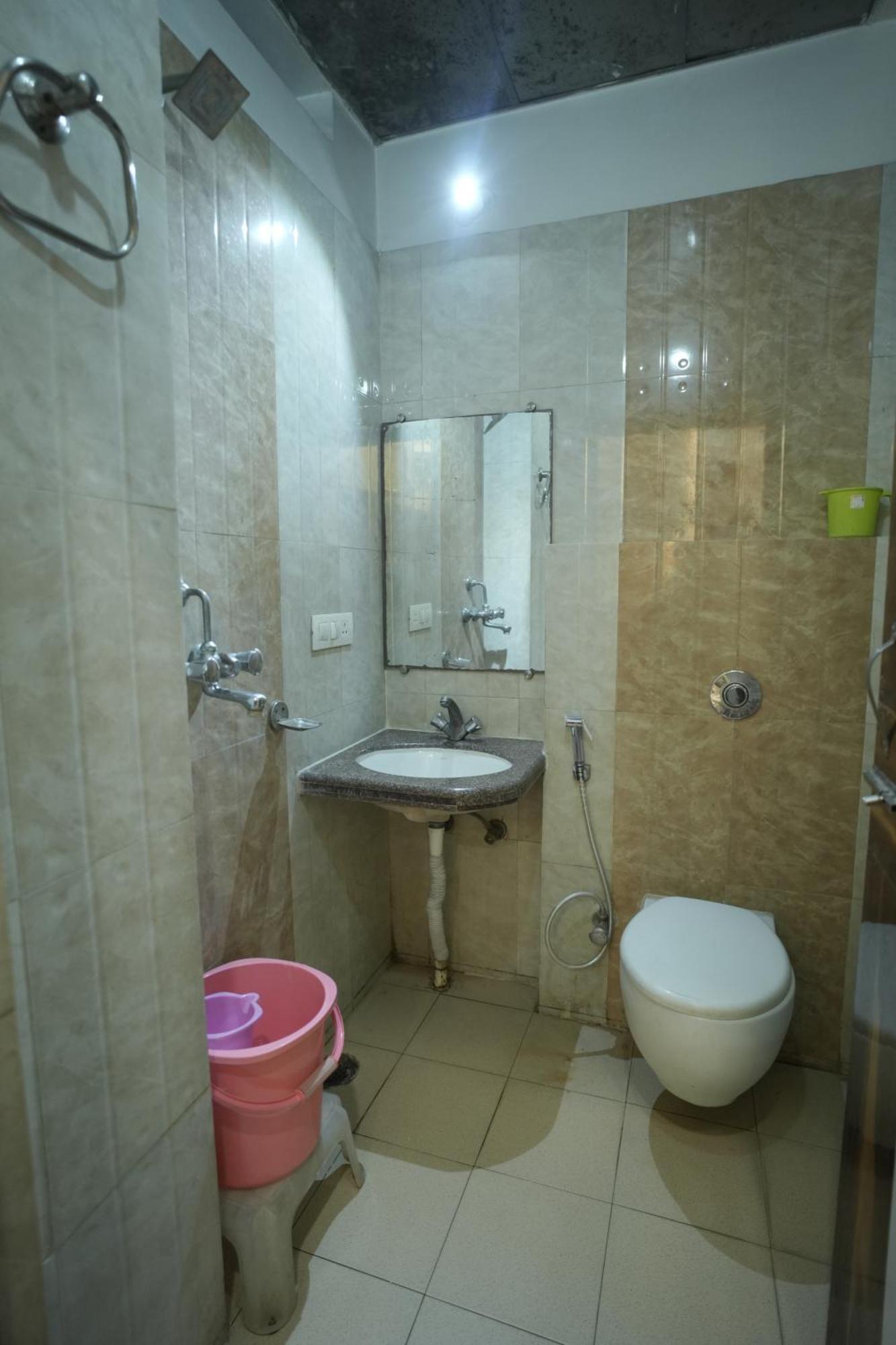 Hotel Rajkamal Near Varanasi Railway Station المظهر الخارجي الصورة