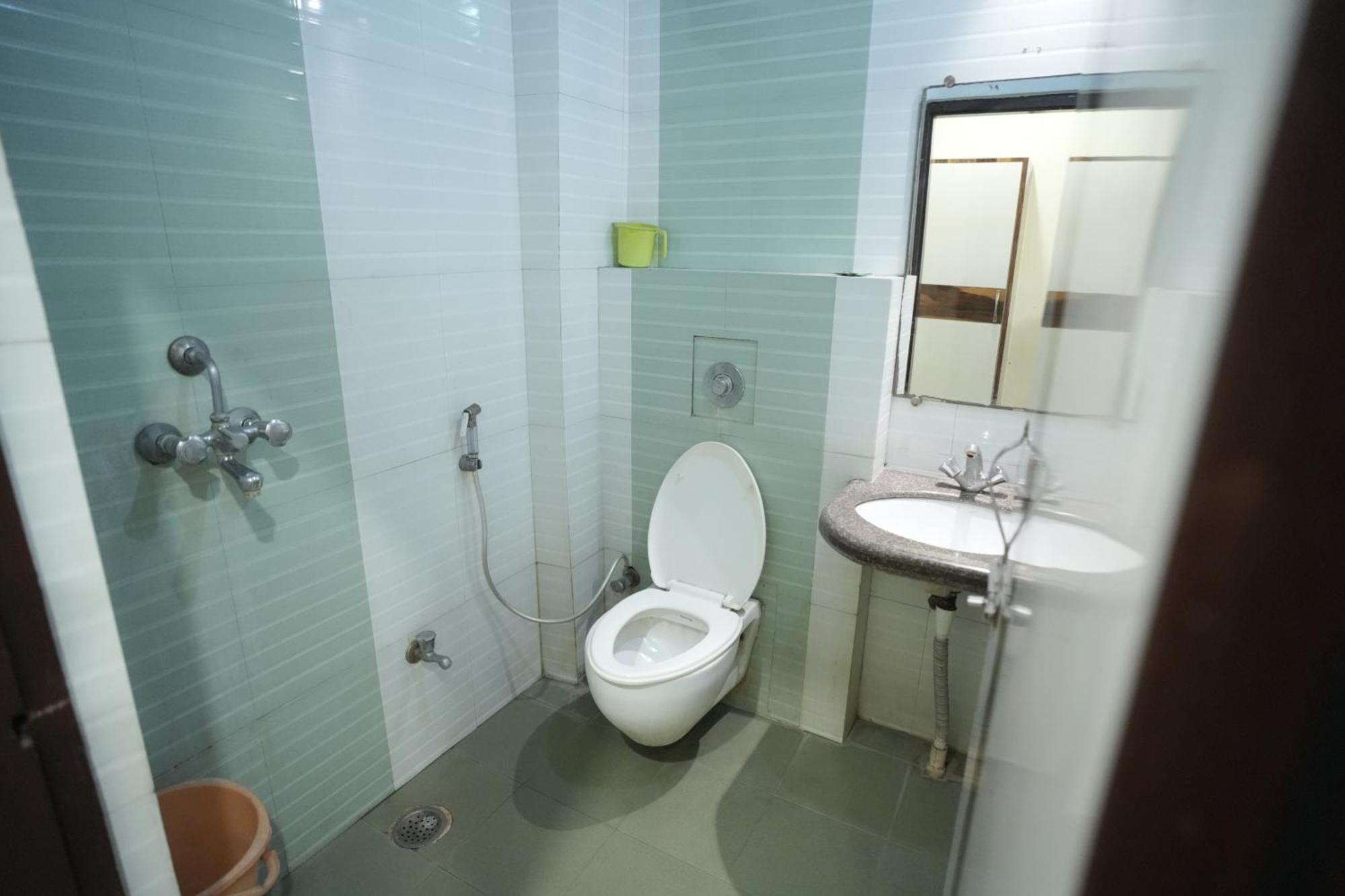 Hotel Rajkamal Near Varanasi Railway Station المظهر الخارجي الصورة