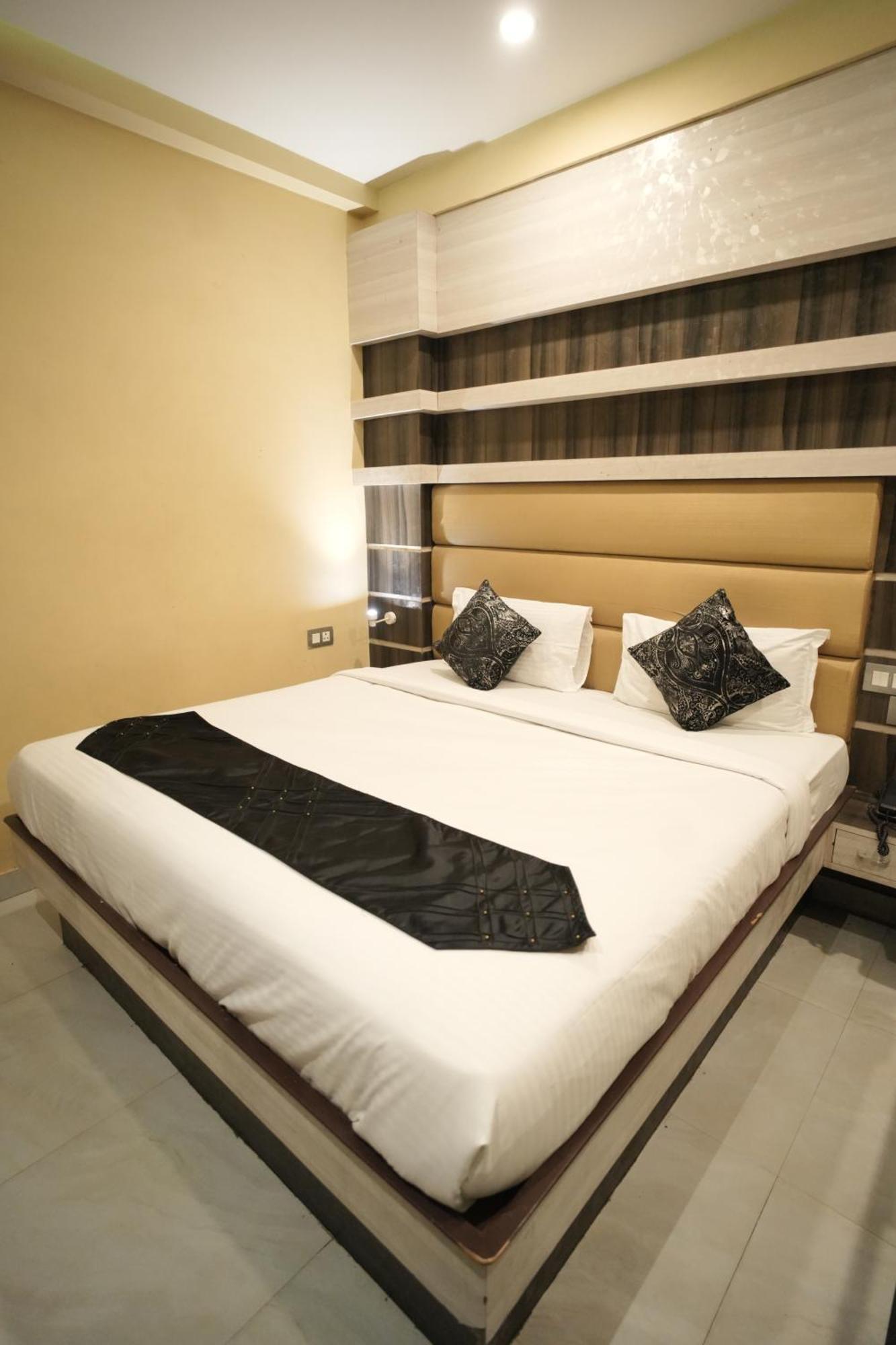 Hotel Rajkamal Near Varanasi Railway Station المظهر الخارجي الصورة