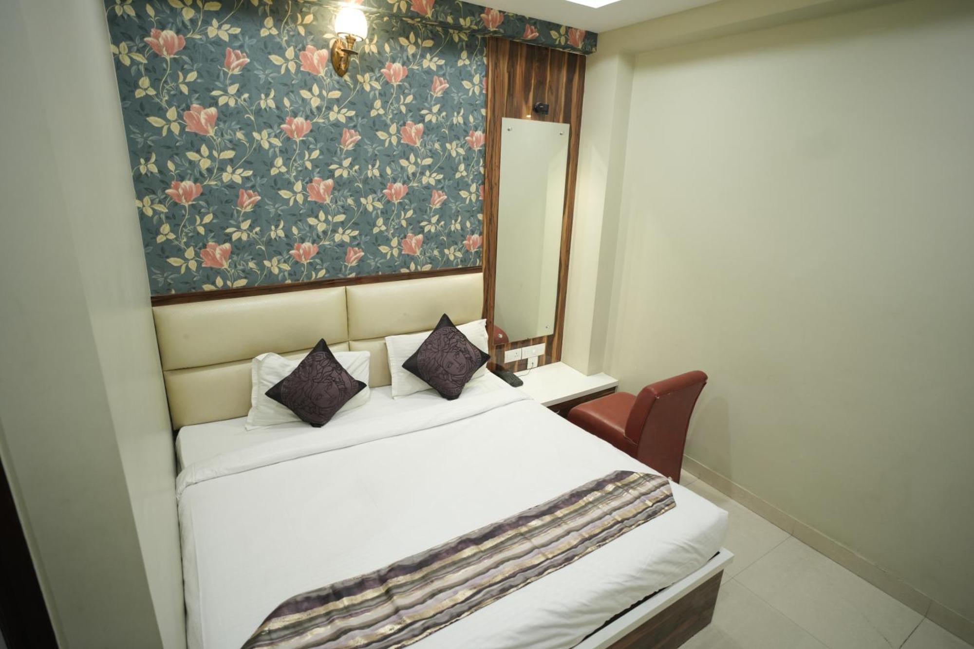 Hotel Rajkamal Near Varanasi Railway Station المظهر الخارجي الصورة