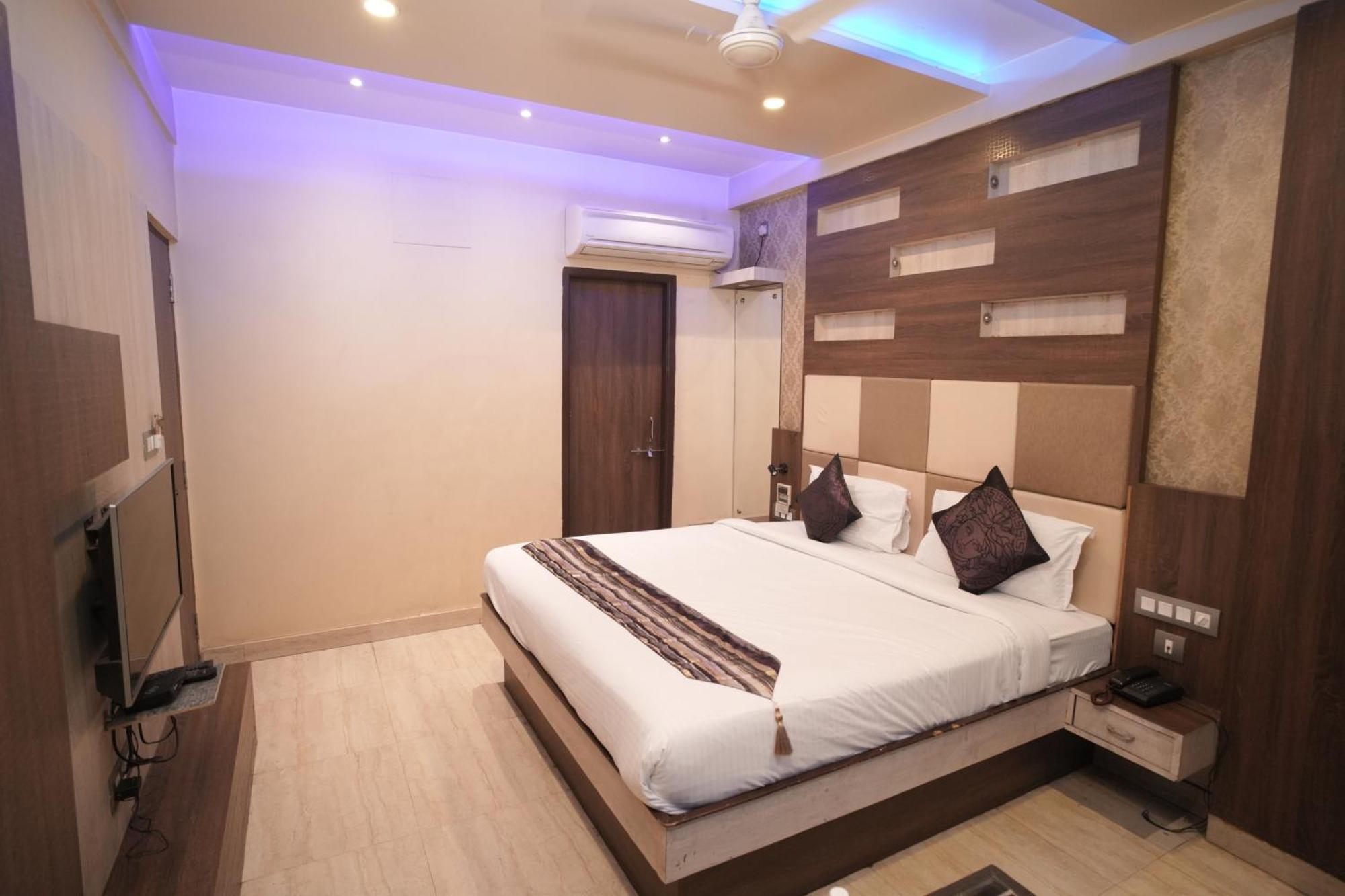 Hotel Rajkamal Near Varanasi Railway Station المظهر الخارجي الصورة